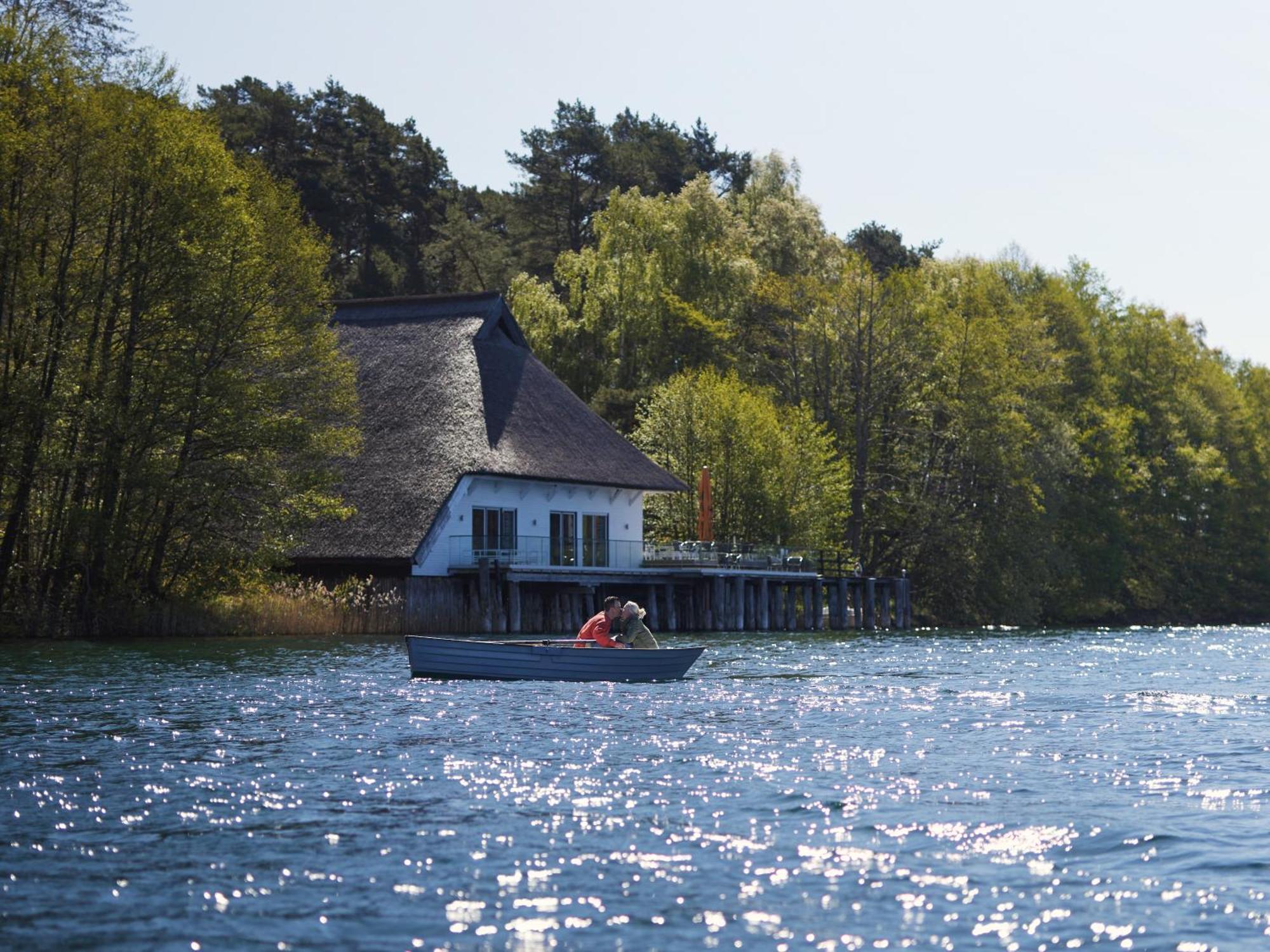Van Der Valk Naturresort Drewitz Nossentiner Huette Exterior foto